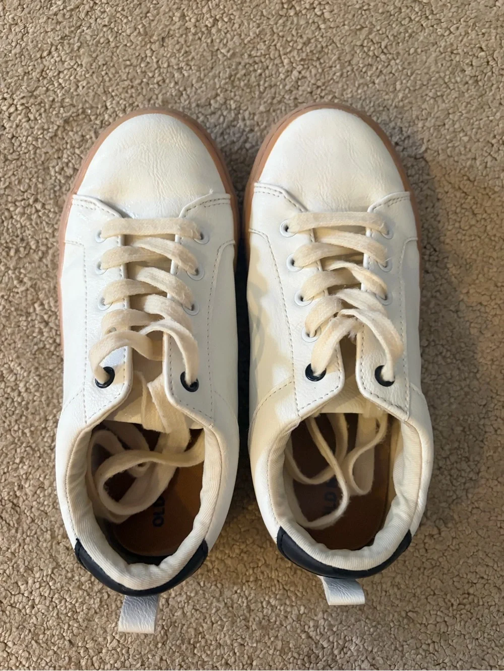 Old Navy kids’ white low-top sneakers in size  3